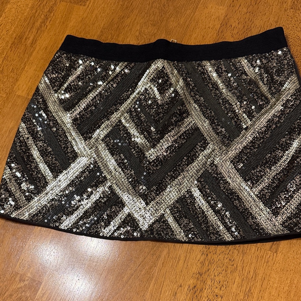 Sequin Geometric Black and Gold Skirt—size small